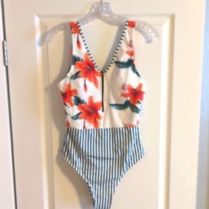 NWT Cupshe One Piece with zip front detail - XL